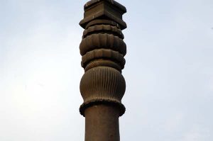 New Delhi Iron Pillar-close up
